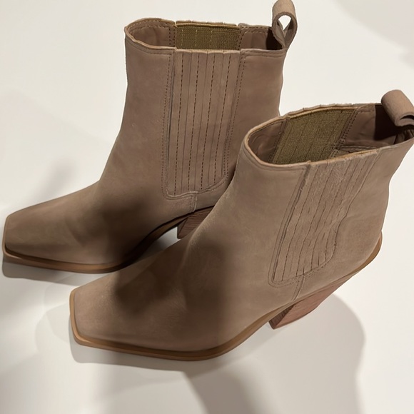 Vince camuto boots worn once tan - Picture 4 of 7